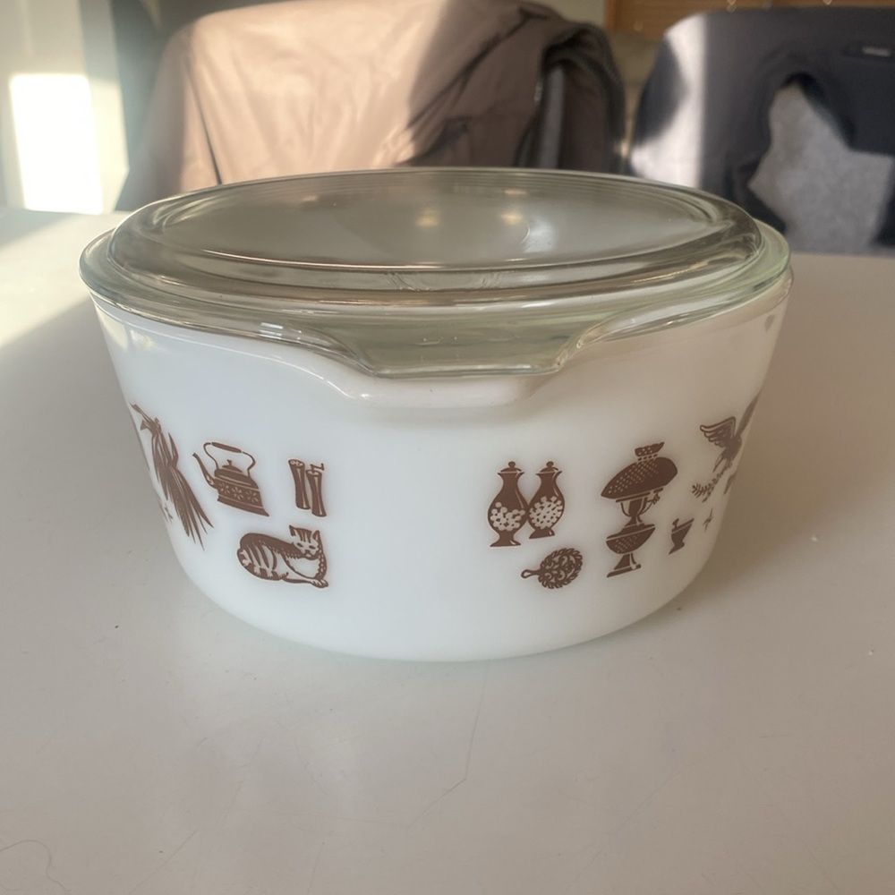 Pyrex Early American 1.5 quart Casserole Dish with Lid - Picture 3 of 11